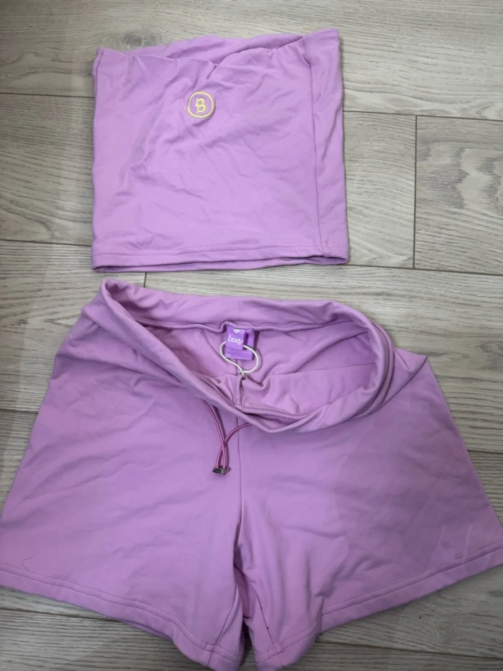 Body by Raven Set Women's Lilac Drawstring Shorts and Tube Top
Size Medium - Picture 4 of 4